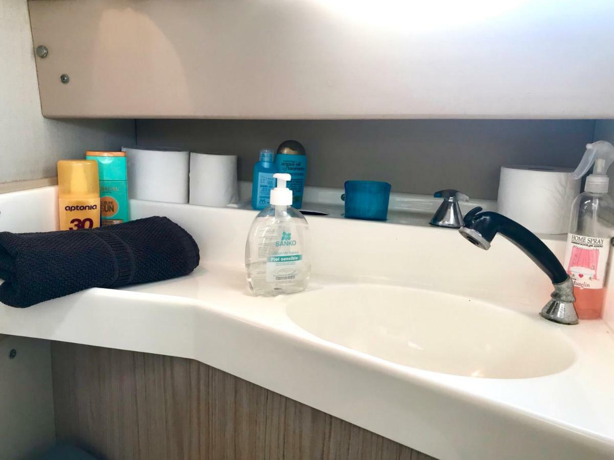 Boat Yacht Barcelona Hotel Sant Adria de Besos Ngoại thất bức ảnh